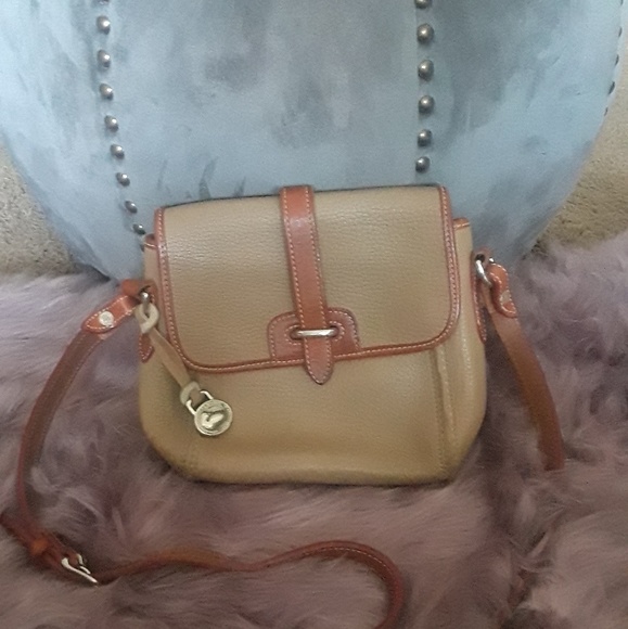 Dooney & Bourke Handbags - Dooney & Burke crossbody Dooney & Bourke Handbags - Dooney & Burke crossbody